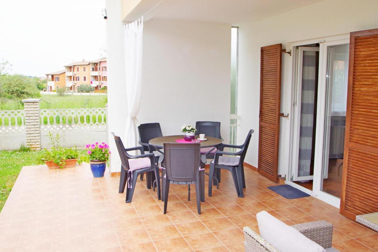 Apartment Suzi Valdebek Pula Exterior foto