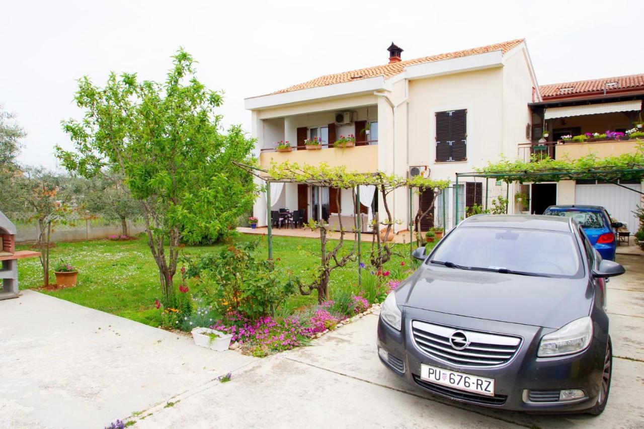 Apartment Suzi Valdebek Pula Exterior foto